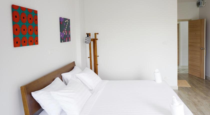 Image of Superior King Room 8