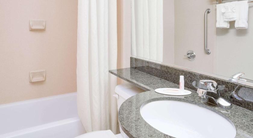 Microtel Inn & Suites by Wyndham Saraland/North Mobile photo