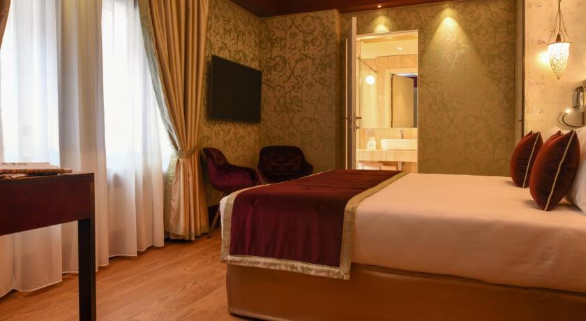 Santa Croce Boutique Hotel