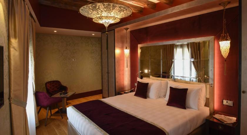 Santa Croce Boutique Hotel