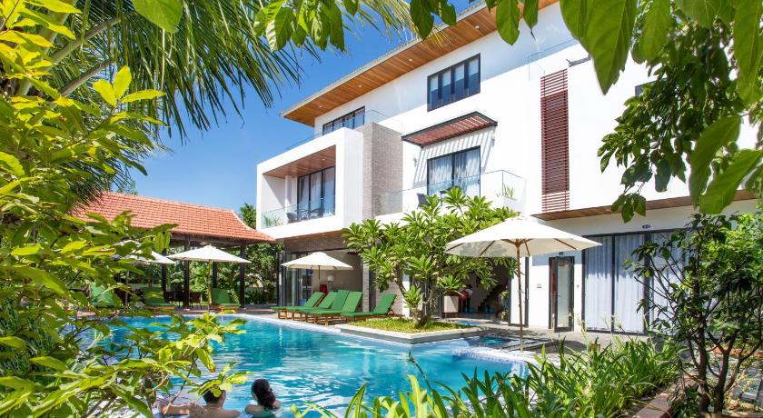 a large swimming pool in front of a house, Hoi An Reverie Villas in Hoi An