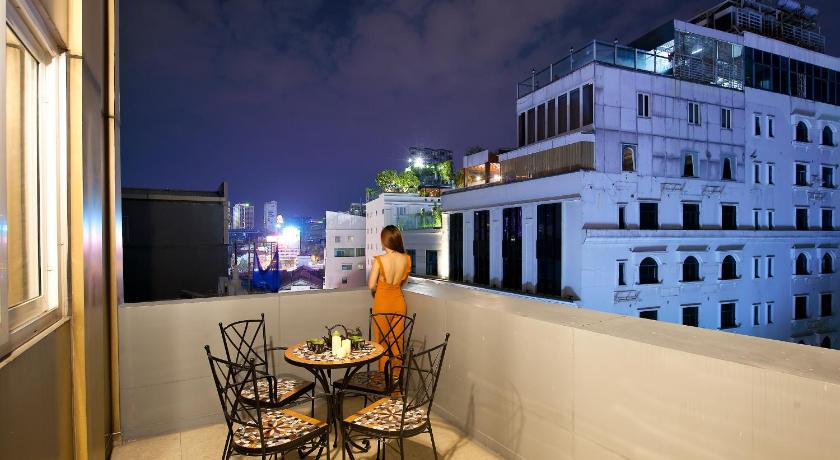 Image of Family with balcony 1