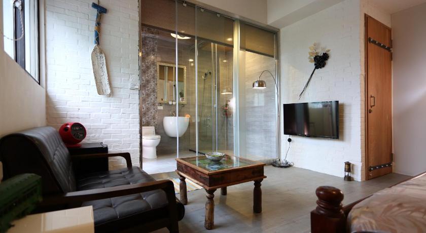 Image of Queen Room with Balcony and City View 0