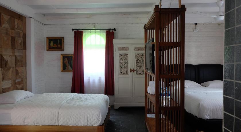 Image of Family Room with Sea View 0