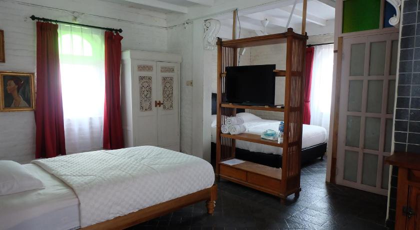 Image of Family Room with Sea View 3