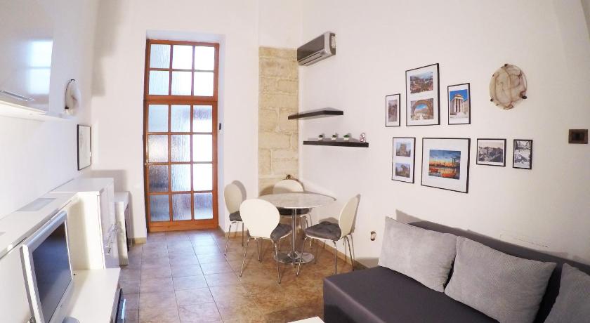 Apartman Kyra — Hotel in Pula
