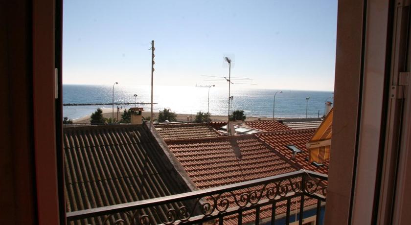 The Place to Be — Hotel in Alicante