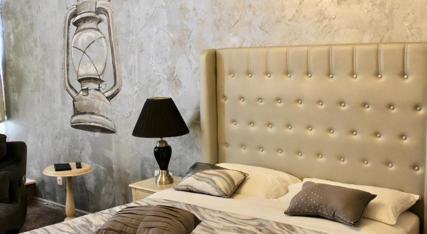 Image of Superior Suite 8