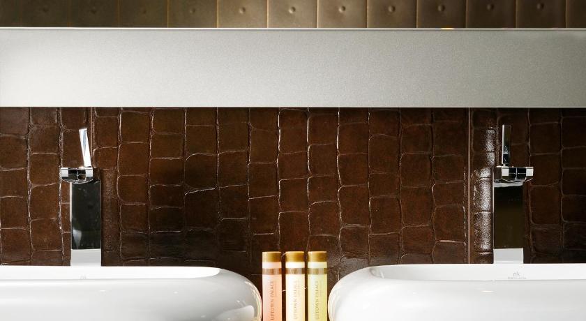 Image of Executive Suite 9