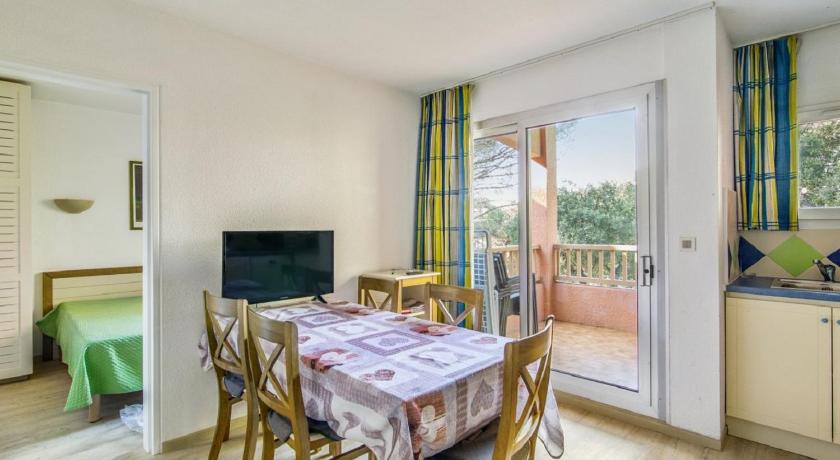Image of Budget One-Bedroom Apartment (6 People) 3