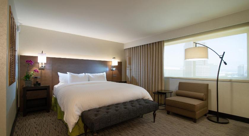 Image of Premium Executive Room with King Bed 1