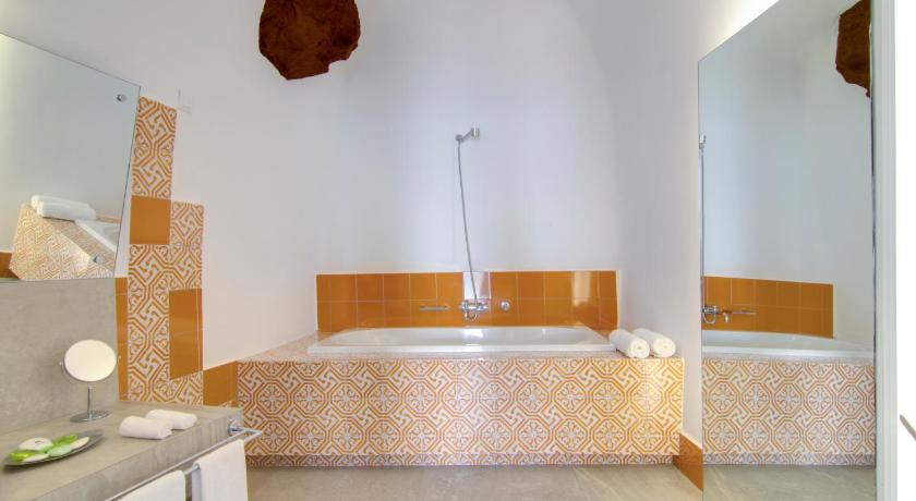 Santorini Secret Suites and Spa