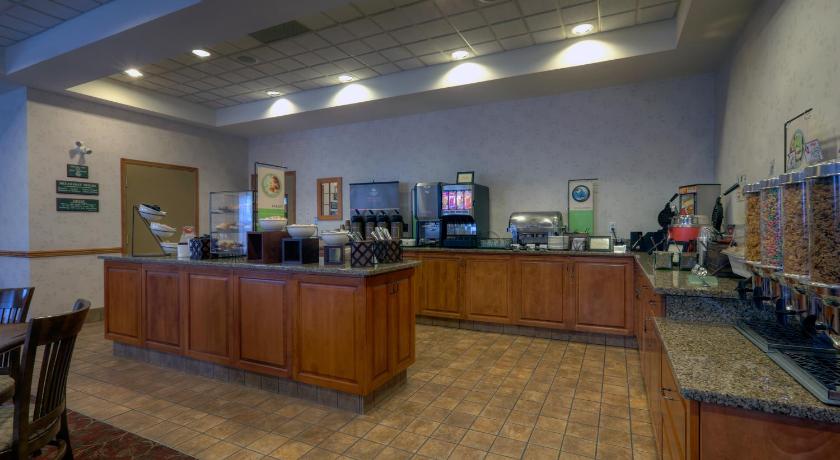 Country Inn & Suites by Radisson, Calgary-Airport, AB