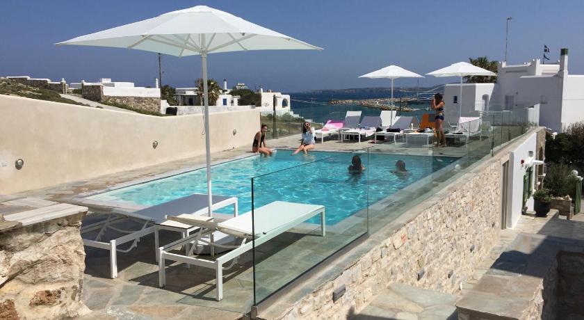 Adonis Hotel Studios & Apartments