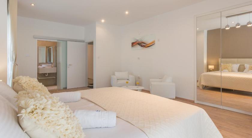 Rooms Sea & Sun with private parking - AE1111 photo