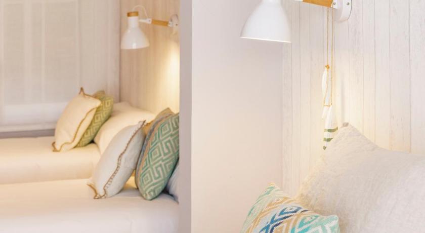 Mumm by Pillow