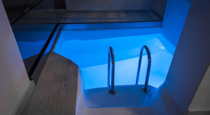 Hyperion Oia Suites