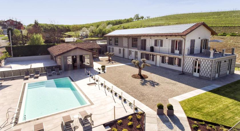 Dimora San Carlo — Hotel in Roddi
