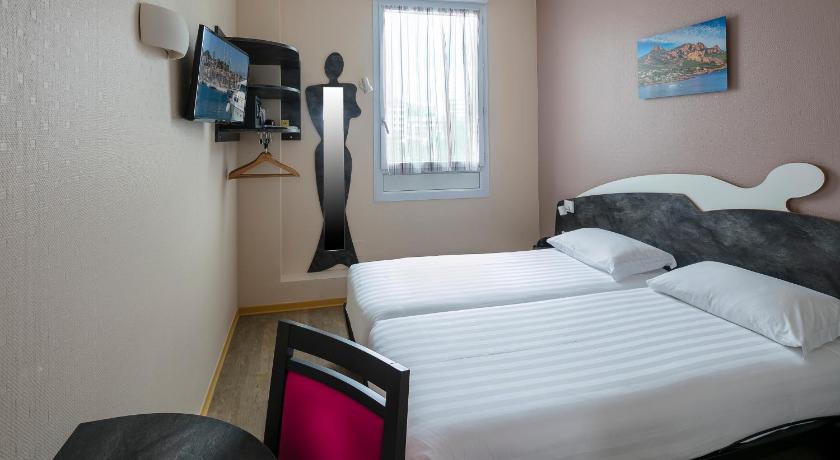 Standard szoba 2 külön ággyal (Standard Twin Room) fotója 8