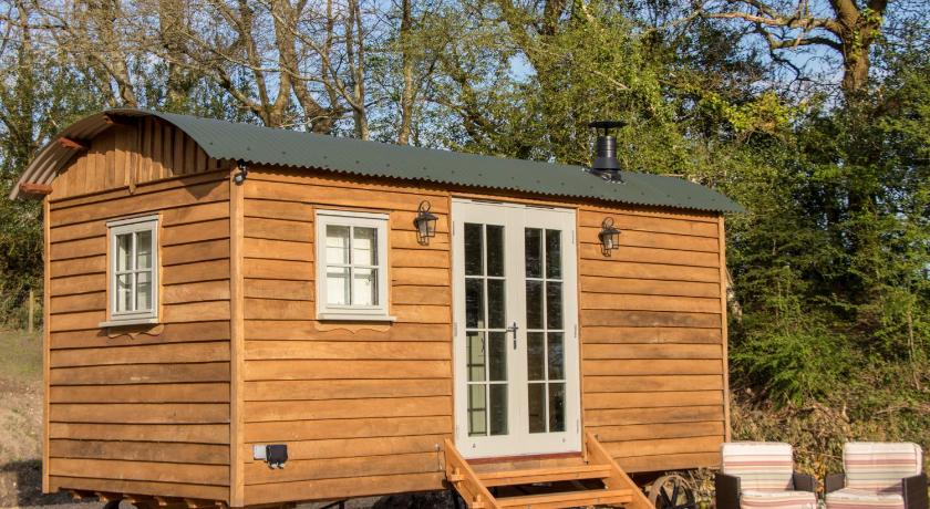Luxury Shepherds Hut — Hotel in Bransgore