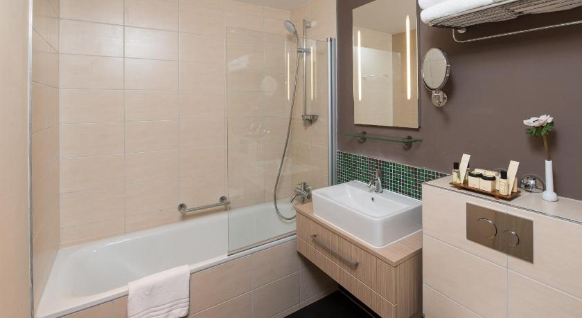 Image of Superior Triple Room with UVC-Filter and Air Condition 2