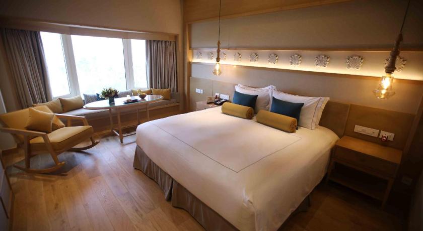 Image of Superior Room King Bed 1