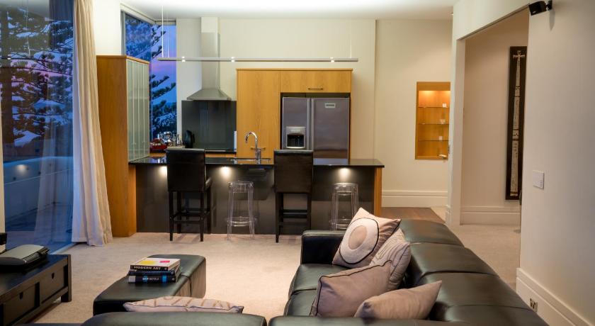 Image of Two-Bedroom Penthouse with Sea View 8