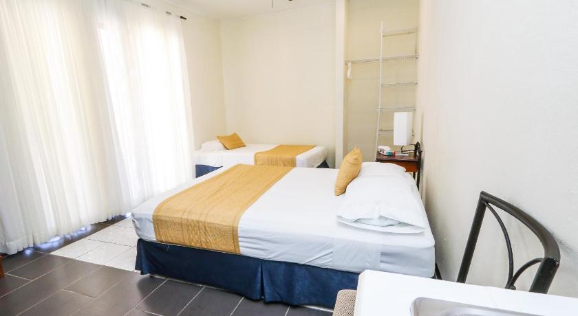 Image of Deluxe Triple Room 0