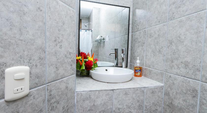 Image of Deluxe Triple Room 6