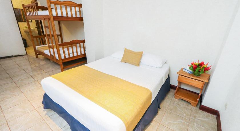 Image of Family Room 10