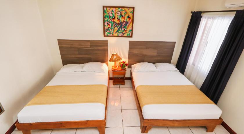 Image of Family Room 8