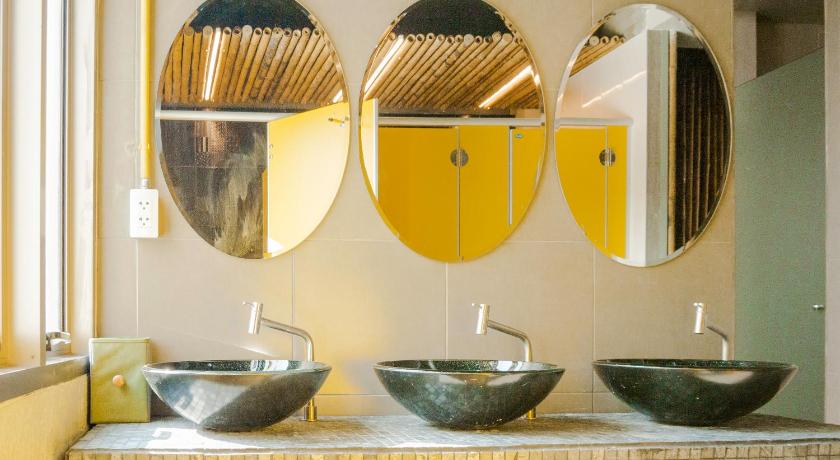 Whereder Poshtel photo