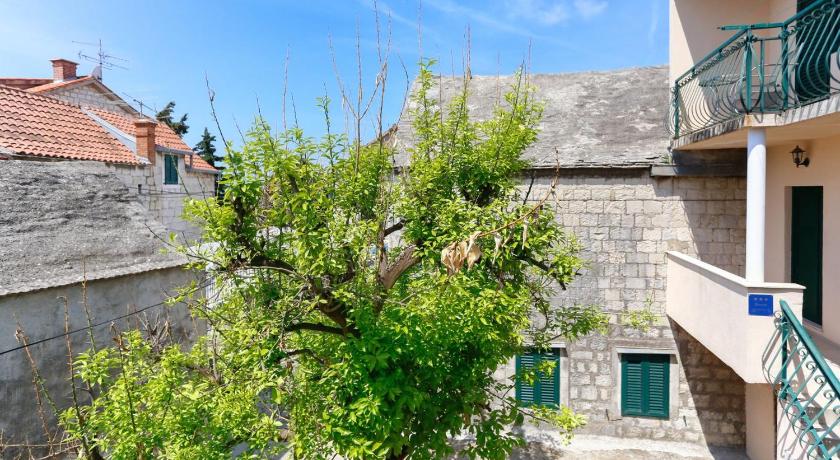 Apartments and Rooms Stone House photo