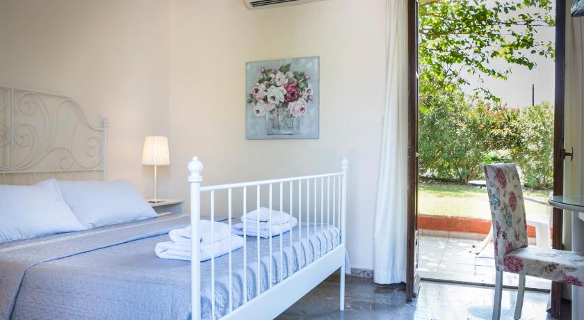 Image of Studio (2 Adults) 4