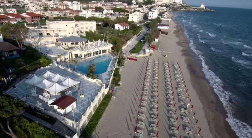 Grand Hotel La Playa photo