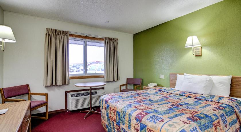 Bloomer Bloomer Inn & Suites 2-Star Accommodation restaurant