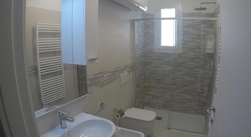 a bathroom with a sink and a mirror, New Mare Incanto in Caorle