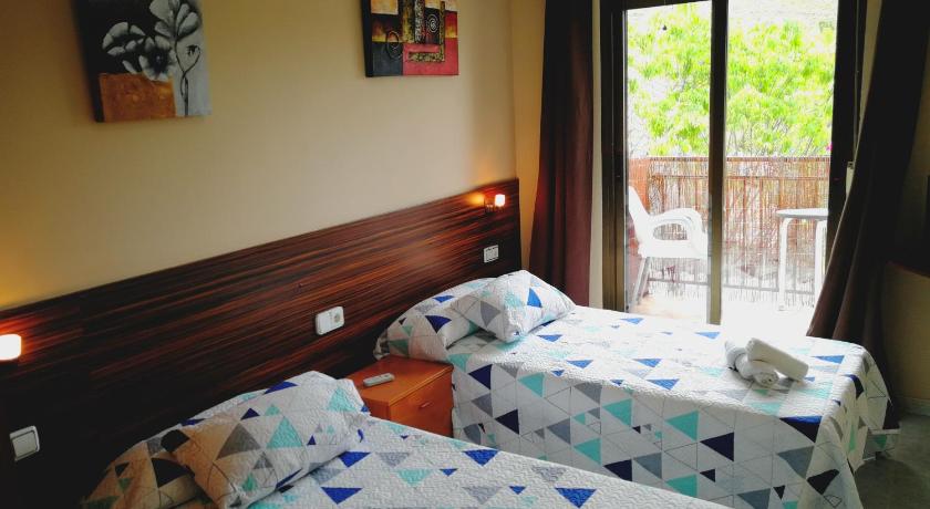 Hostal Escarla — Hotel in Aren