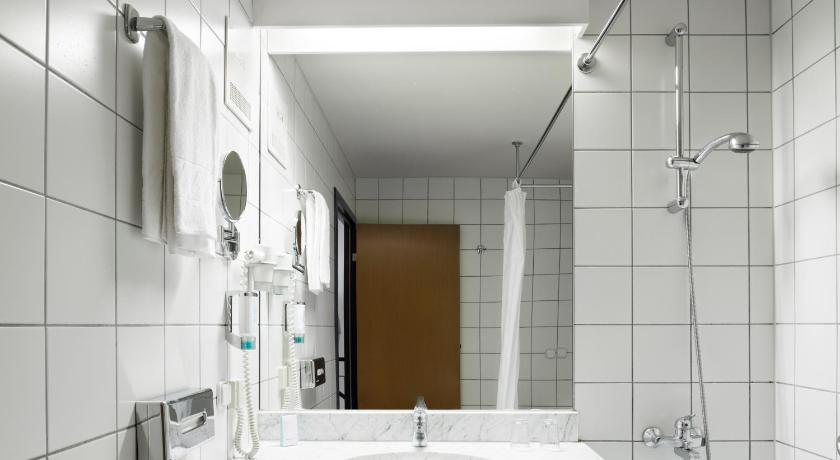 a bathroom with a sink and a mirror, Arion Cityhotel and Appartements Vienna in Vienna