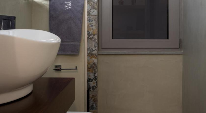 J&V Luxury Suites photo