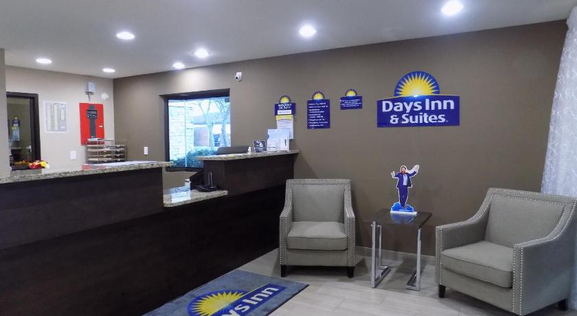 Days Inn & Suites by Wyndham Monroe