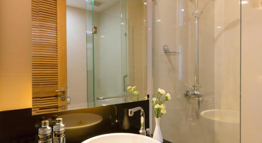 Image of Deluxe Room King 13