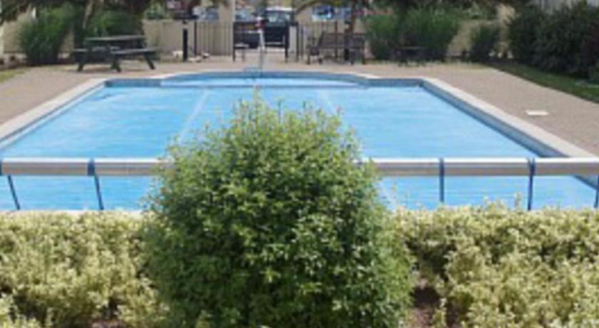 58 Esplanade Court Luxury Apartment - image 2