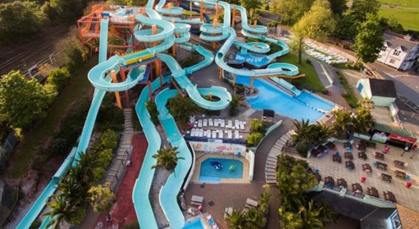 58 Esplanade Court Luxury Apartment - image 9