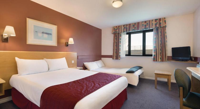 Days Inn by Wyndham Membury M4