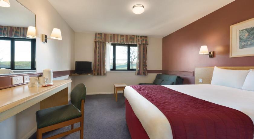 Days Inn by Wyndham Membury M4