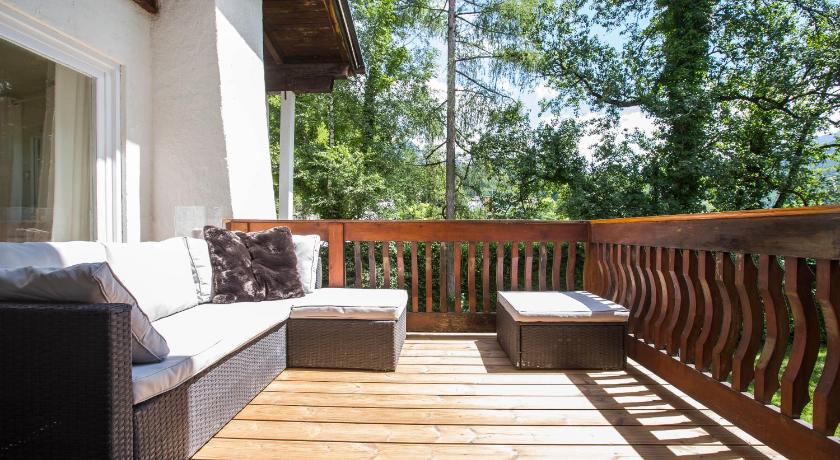 Chalet Happy Family, secluded location, 1000 sqm garden, mountainview, BBQ&bikes&sunbeds for free, u photo