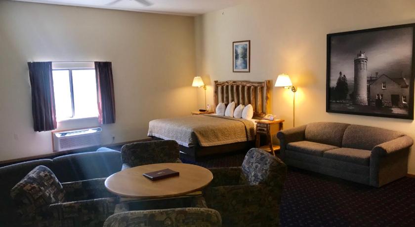 Super 8 By Wyndham Bridgeview Of Mackinaw City