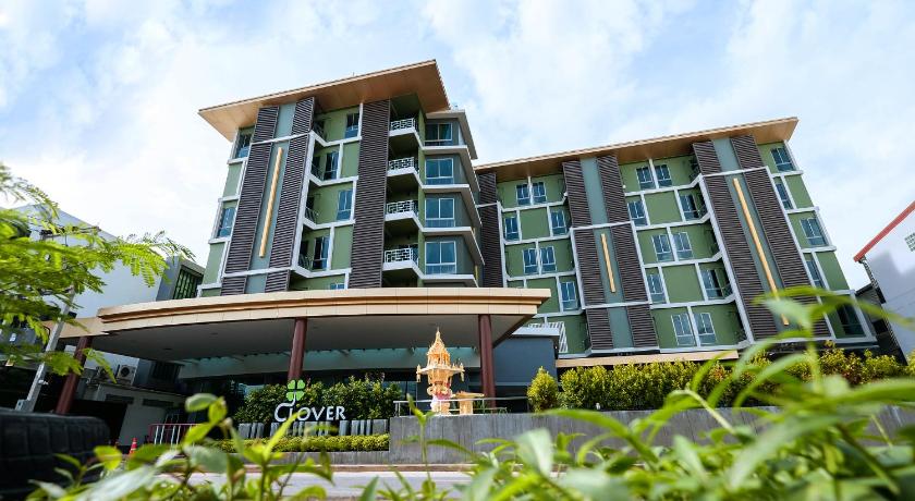 a large building with a clock on the front of it, Clover Hotel Hatyai (SHA Extra Plus) in Hat Yai