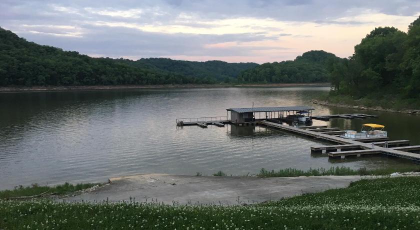The Retreat at Center Hill Lake photo